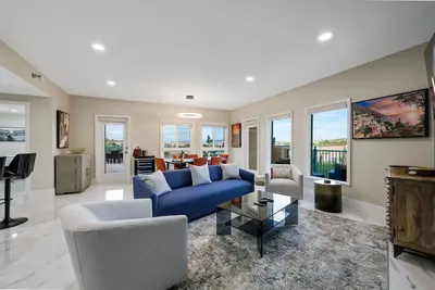 Image de New Listing The Ideal Penthouse at Lake Las Vegas
