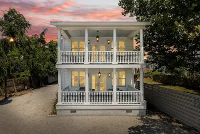 Image de ♖ The Inns ♖ Beautiful 6br / 6ba - Walk to King!