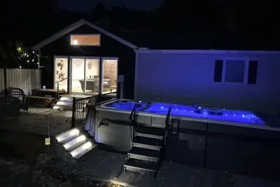 Image de Lake Cottage Year Round Swim Spa Serene Escape Between Pittsburgh and Cleveland