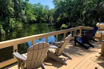 Image de Unique Treehouse on the River