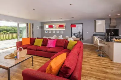 Image de PointBreak Sleeps 12 & hot tub-Great for large groups!
