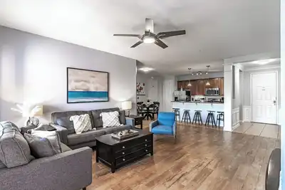 Image de ★Spacious 4bd/2ba★Convention Center/ Universal Epic Universe Walking Distance