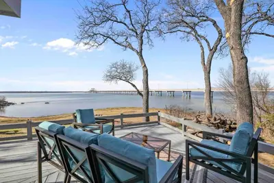 Image de Rare Modern Beachfront Lake House on Lewisville Lake with Hot Tub, Deck & Beach