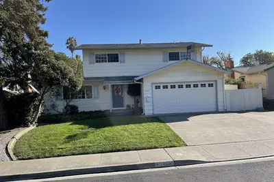 Image de Quiet & handy family friendly in convenient location & quick access to 580 &town