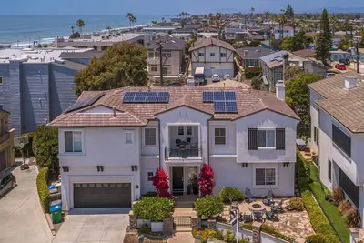 Image de Astonishing Oceanfront beach house with Jacuzzi & Ocean Views & … Lemon Trees