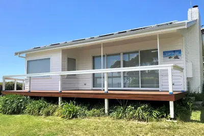 Image de Beach House with Bay of Fires views, featuring 2 bedrooms with ensuite bathrooms