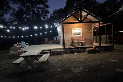 Image de Semi secluded small house with loft. Near I-20 between Dallas and Shreveport.