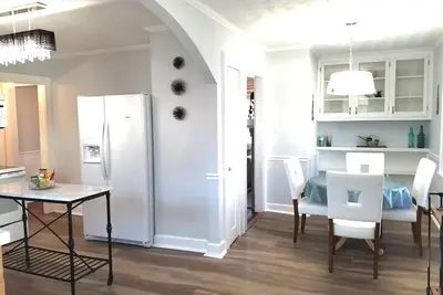 Image de A renovated home decorated with bling, in Newton Nc