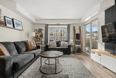 Image de 9 Peaks | Scandinavian | Pool | Hot Tub | Beach