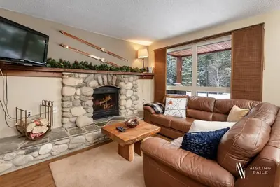 Image de ⛷Nature's Nook⛷ | Ski In/Out | Pools | Hot Tub