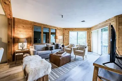 Image de Ski in/Ski out Modern Chic Condominium