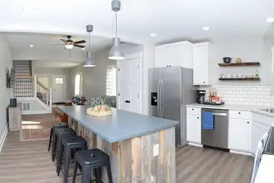 Image de Gorgeous Large Remodel! Perfect for your Group!