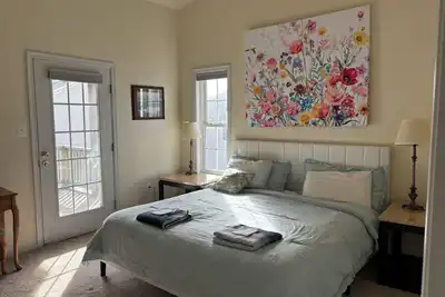 Image de Maple Lawn Gem, sunny, 3-bedroom, walk to shops, next to Maple Lawn, Food Lion