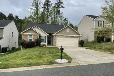 Image de Modern Comfort Relax Ready - No Smoking or Pets allowed