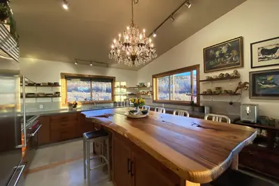 Image de Luxury, custom built home located at the base of the Teton Mountain range.