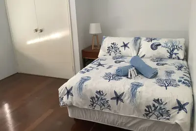 Image de AliMac's Beach Shack   Leeman    Just 200mts from the beach & boat ramp