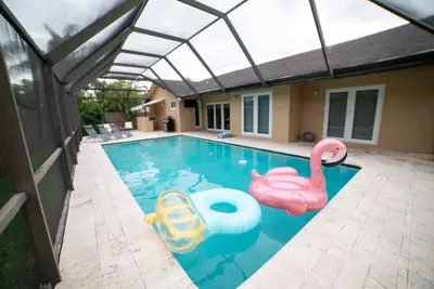 Image de 🏖Spacious Villa 🌴 4-Bedroom with Heated Pool 🤩🔥