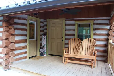 Image de Cozy Log Cabin in the Heart of Smoke Hole Canyon Overlooking South Branch River.