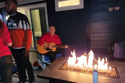 Image de Luxury Downtown Condo - Upstairs Firepit! In The Hot Middle of All The Action!