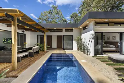 Image de This brand new home is the perfect getaway for friends and family!
