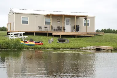Image de Luxury Wolf Lodge - 2 bedroom - Lakefront.