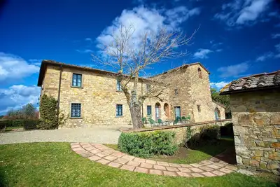 Image de Complexe en campagne à San Donato avec 3 chambres à coucher, 8 couchages