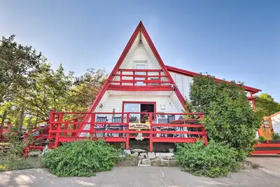 Image de Steps to Lake! Charming Cabin: Pool Access & Decks