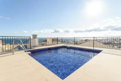Image de Appartement 'Luxury Carabeo 2000 1-3' avec vue sur mer, piscine, terrasse et Wi-Fi