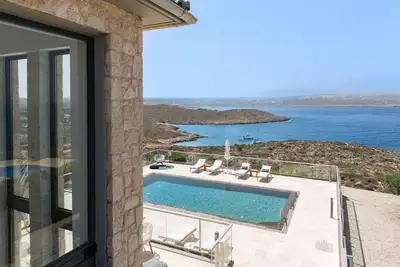 Image de Aquamarine Villa 1 – Vue Panoramique sur la Mer, Piscine Privée & Tennis