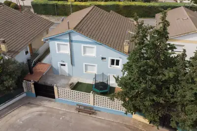 Image de Ideal holiday home for families / groups.