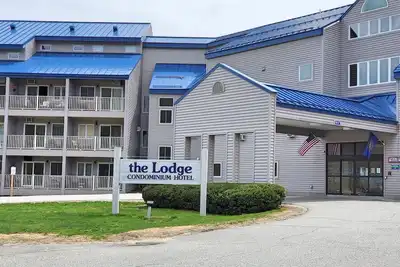 Image de Kitchen, Ac, deck, mountain view, pool, ski shuttle. La203 by Lrs