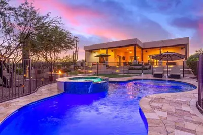 Desert Foothils  Rustic Resort Oasis w/Pool & Spa