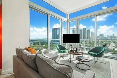 Stunning Bay Views-2Bdrm Penthouse-Miami Design Dist