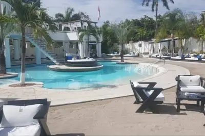 Image de Spend Your Time Sailing, Scuba Diving, Deep Sea Fishing or Relaxing on the Beach