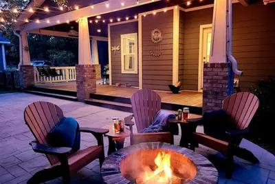 Image de Firefly Cottage with Cozy Fire pit, porch swing & King bed in SouthernPines