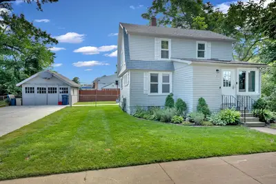 Image de Lake Orion Lakefront Vacation Home