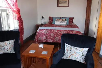 Image de #3, 3rd Flr Studio Apartment in Historic Building