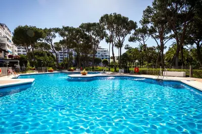 Image de Pto. Banús, beachfront, 35. 000sqm of lovely garden