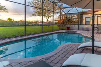Image de Cheerful 4b/2. 5b Private Pool Spa Close to Disney