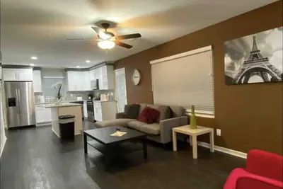 Image de Orange Door Bungalow ~ Near<br>Atlanta Airport