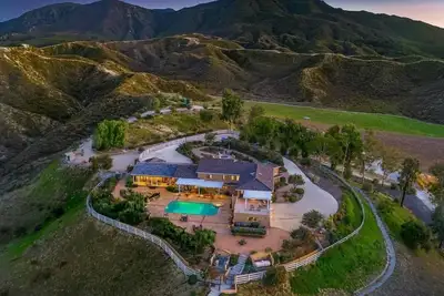 Image de Beautiful Luxury Estate with Breathtaking Sunset Views and the Temecula Valley