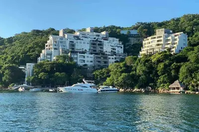 Image de Wonderful Condominium Next to the Banyan Tree Hotel with Beach and private dock