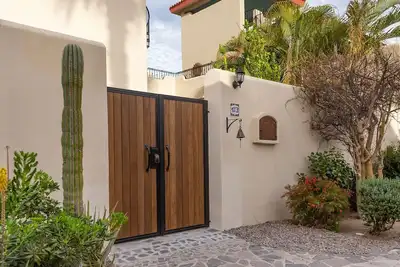 Beautiful 2 bedroom home in Founder - A close walk to the beach and Wine cellar