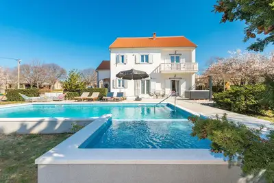 Image de Superbe maison de 5 chambres à Tinj