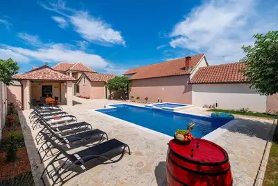 Image de Belle maison à Benkovac avec sauna