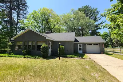 Image de The Grey Havens: Cozy Cottage w/ Private Torch Lake Frontage