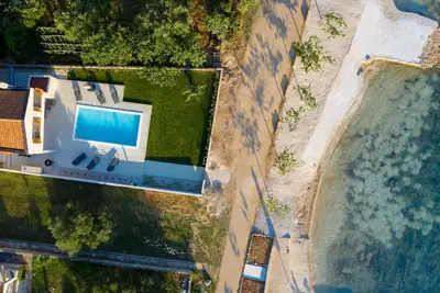 Image de Superbe maison de 4 chambres à Turanj