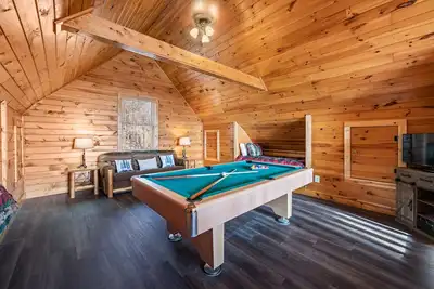Image de Smoky Mtn Cabin / Sleeps 8/ Hot Tub/ Pool Table
