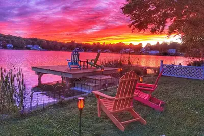 Image de Enjoy Lakefront Sunsets in Cozy 2br Cottage Escape