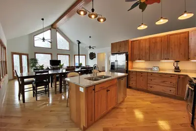 Image de The Mackinac Palace- 180* views of Lake Huron